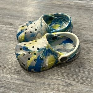 Boys crocs size c6 multicolor